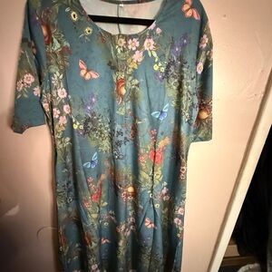 Lovely Print! Floral Butterfly Print Dress 2X 4 front buttons